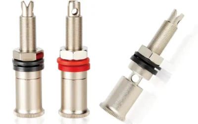 Flotte høyttalerterminaler i Sand Chrome