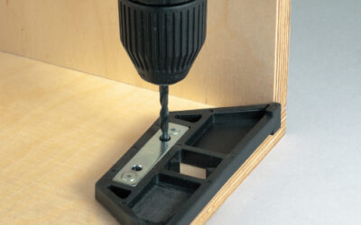 Boremal for dørhengsler